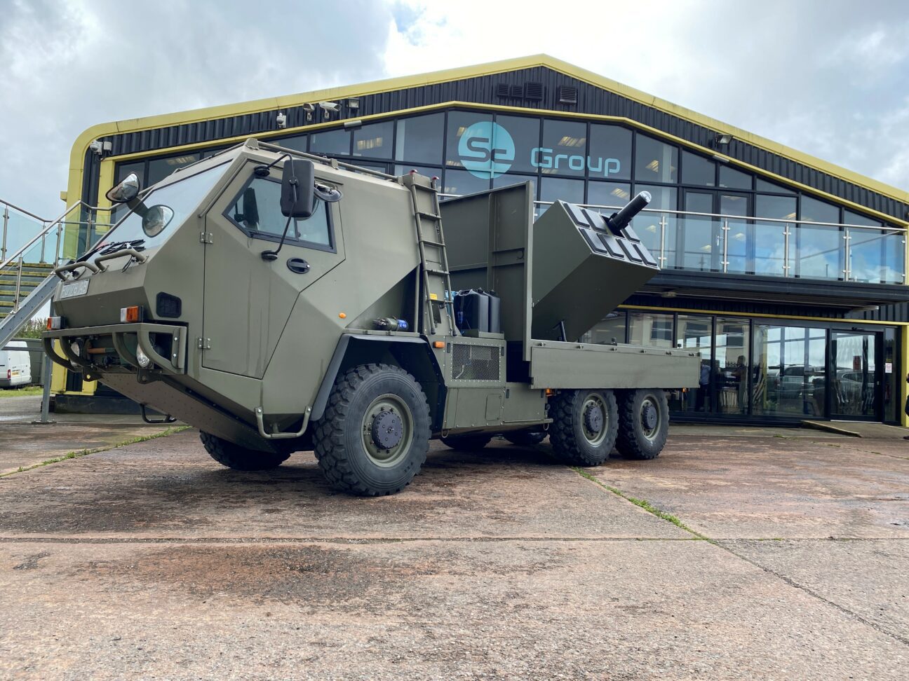 Supacat HMT equipped with MBDA Brimstone